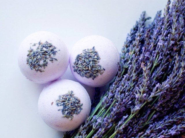 Как сделать бомбочку для ванны своими руками для детей, шипучие, с морской солью, глиной, съедобные, без масла, ароматические, новогодние: рецепты. Как купить бомбочки для ванны, формы и набор для изготовления бомбочек для ванны на Алиэкспресс?